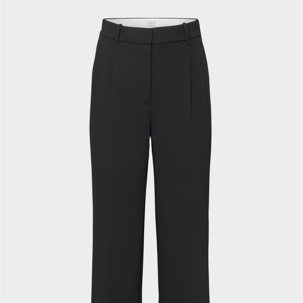 Aritzia effortless crepette in black